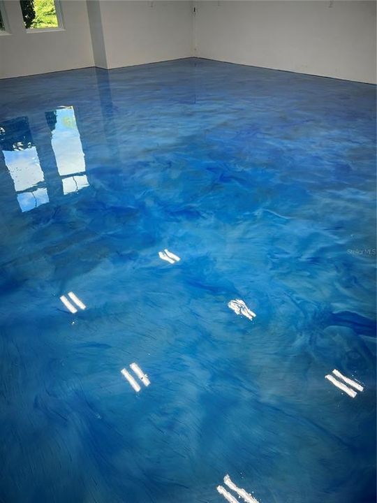 合同活跃: $3,000,000 (4 贝兹, 4 浴室, 4453 平方英尺)