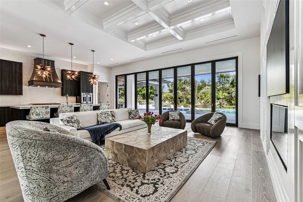 合同活跃: $3,000,000 (4 贝兹, 4 浴室, 4453 平方英尺)