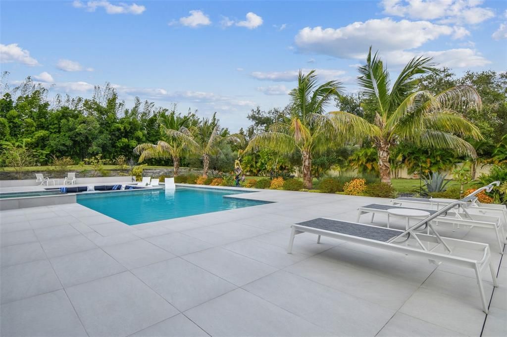 合同活跃: $3,000,000 (4 贝兹, 4 浴室, 4453 平方英尺)