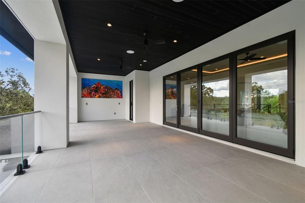 合同活跃: $3,000,000 (4 贝兹, 4 浴室, 4453 平方英尺)