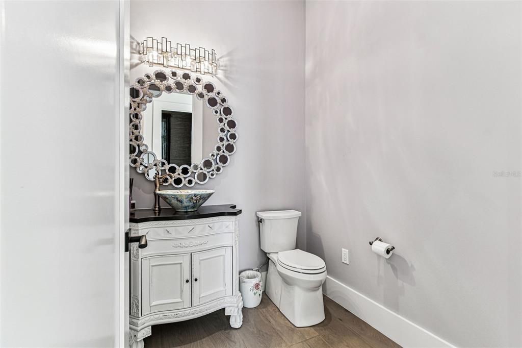 合同活跃: $3,000,000 (4 贝兹, 4 浴室, 4453 平方英尺)