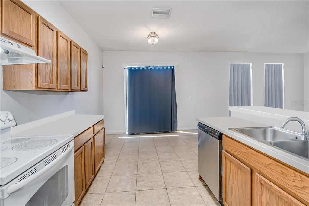 Activo con contrato: $225,000 (3 camas, 2 baños, 1265 Pies cuadrados)