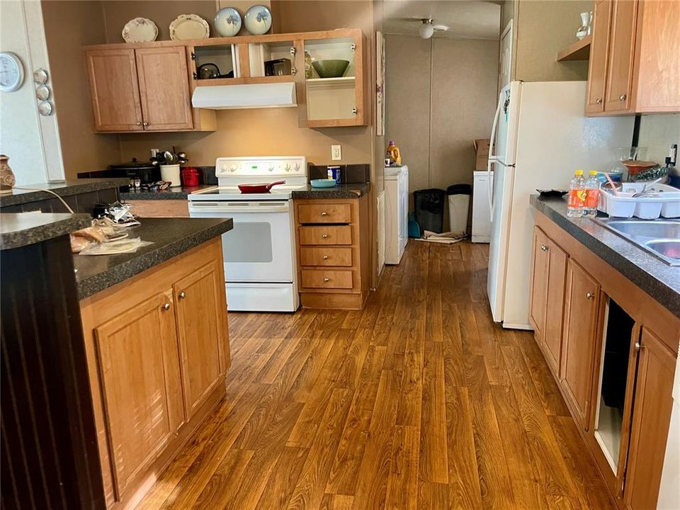 На продажу: $360,000 (3 спален, 2 ванн, 1404 Квадратных фут)