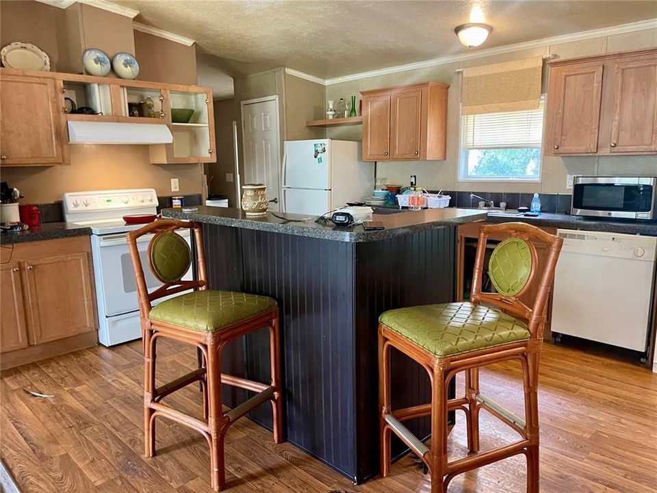 На продажу: $360,000 (3 спален, 2 ванн, 1404 Квадратных фут)