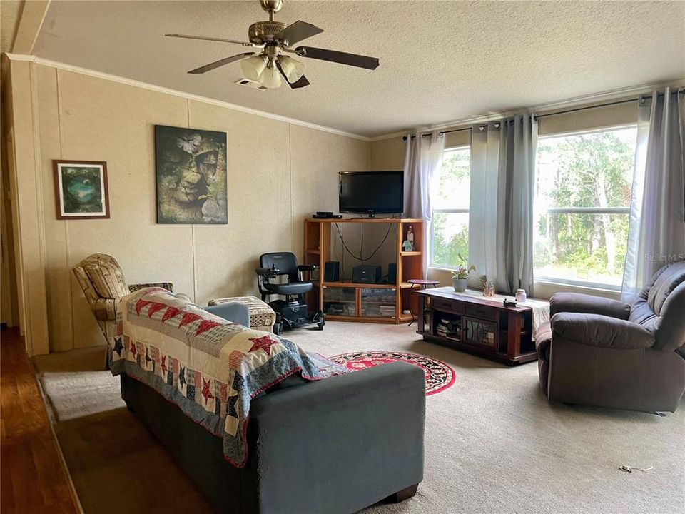 На продажу: $360,000 (3 спален, 2 ванн, 1404 Квадратных фут)