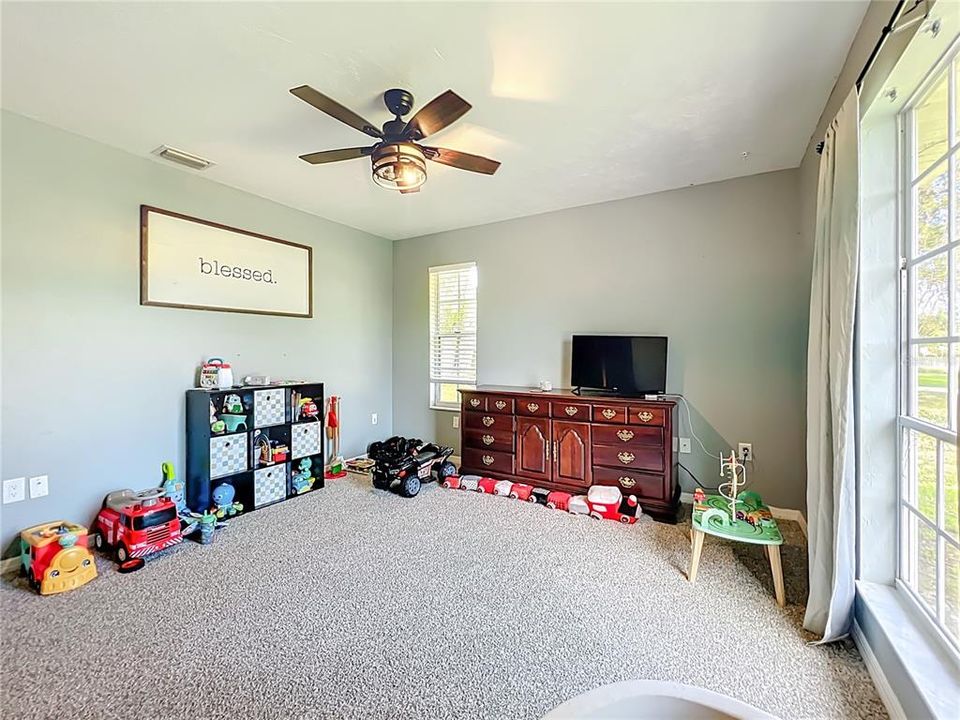 En Venta: $369,900 (3 camas, 2 baños, 1631 Pies cuadrados)