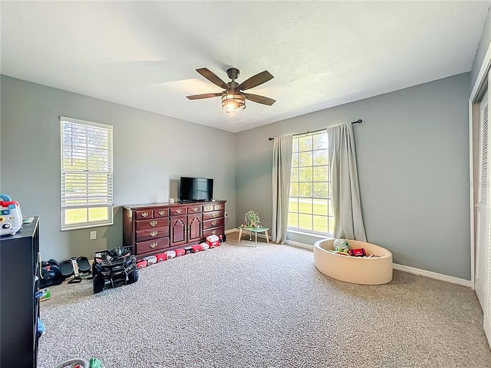 En Venta: $369,900 (3 camas, 2 baños, 1631 Pies cuadrados)