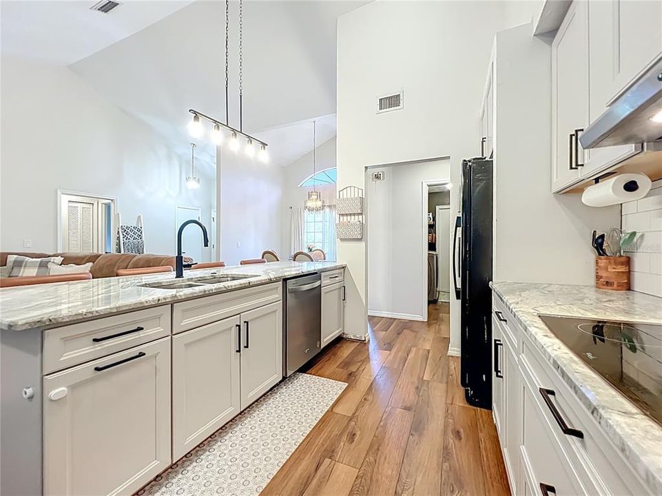 En Venta: $369,900 (3 camas, 2 baños, 1631 Pies cuadrados)