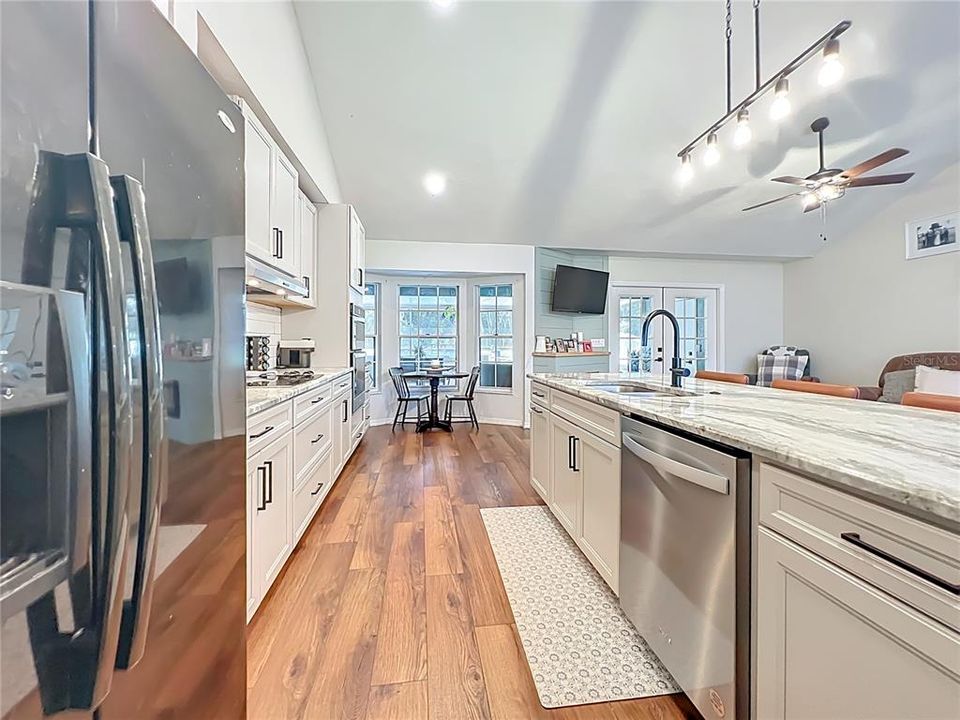 En Venta: $369,900 (3 camas, 2 baños, 1631 Pies cuadrados)