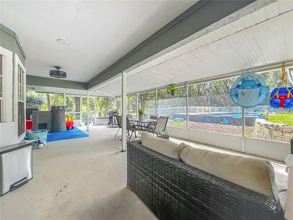 En Venta: $369,900 (3 camas, 2 baños, 1631 Pies cuadrados)