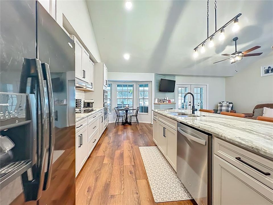 En Venta: $369,900 (3 camas, 2 baños, 1631 Pies cuadrados)