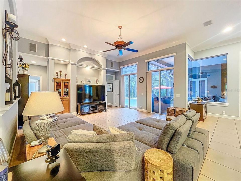 En Venta: $1,675,000 (5 camas, 3 baños, 4767 Pies cuadrados)