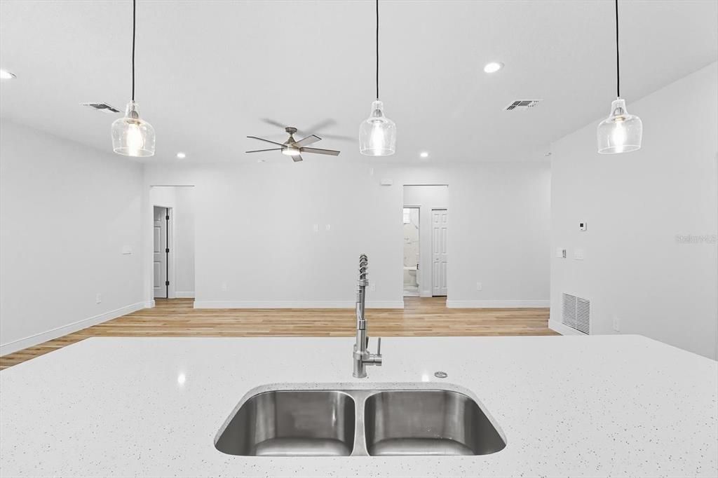 En Venta: $315,000 (3 camas, 2 baños, 1652 Pies cuadrados)