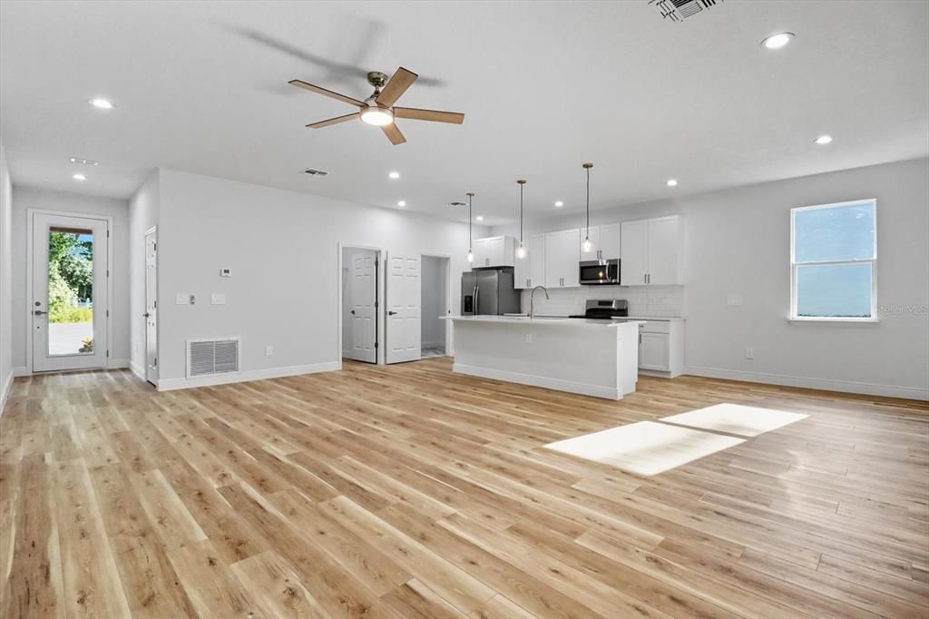 En Venta: $315,000 (3 camas, 2 baños, 1652 Pies cuadrados)