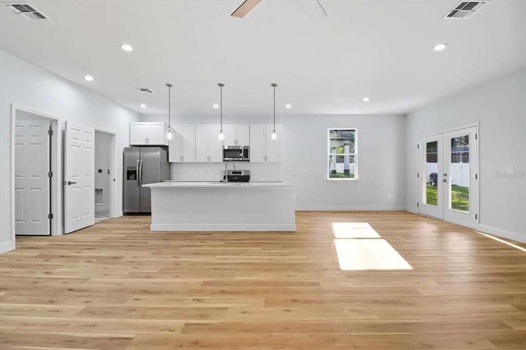 En Venta: $315,000 (3 camas, 2 baños, 1652 Pies cuadrados)