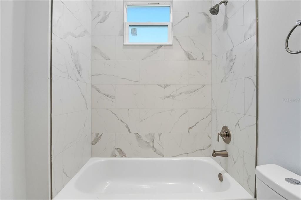 En Venta: $315,000 (3 camas, 2 baños, 1652 Pies cuadrados)