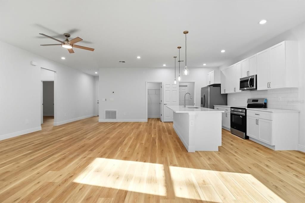 En Venta: $315,000 (3 camas, 2 baños, 1652 Pies cuadrados)