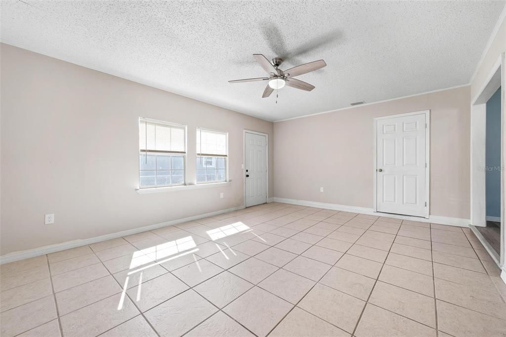 Activo con contrato: $199,900 (2 camas, 2 baños, 1326 Pies cuadrados)