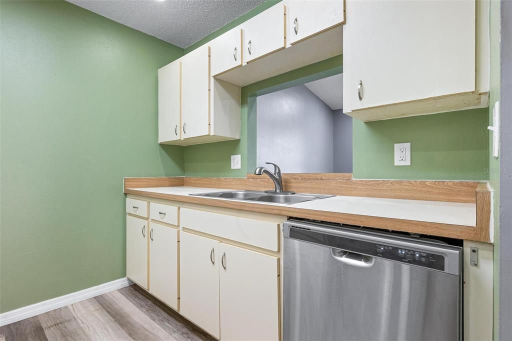 Activo con contrato: $199,900 (2 camas, 2 baños, 1326 Pies cuadrados)