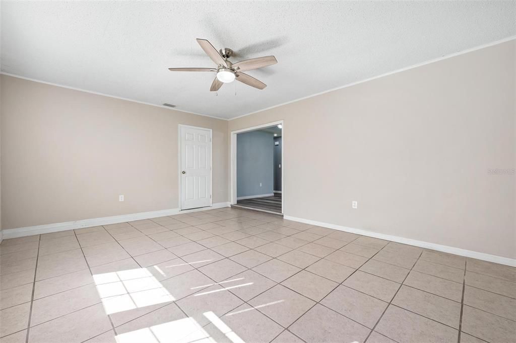 Activo con contrato: $199,900 (2 camas, 2 baños, 1326 Pies cuadrados)