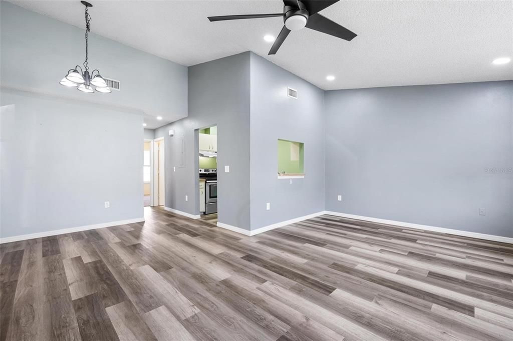 Activo con contrato: $199,900 (2 camas, 2 baños, 1326 Pies cuadrados)