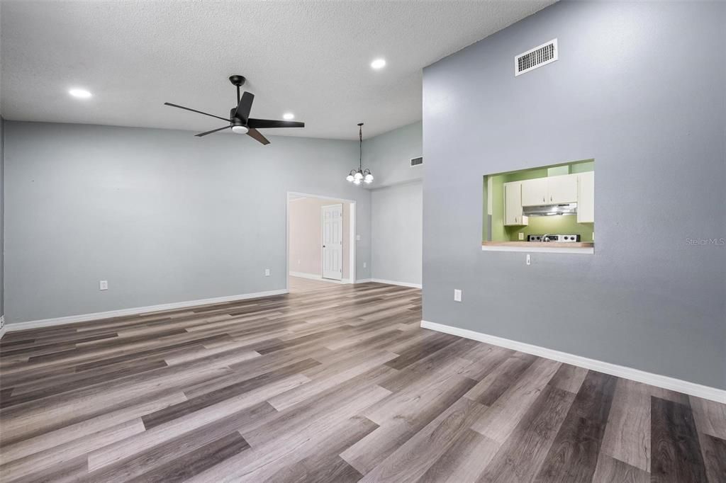 Activo con contrato: $199,900 (2 camas, 2 baños, 1326 Pies cuadrados)