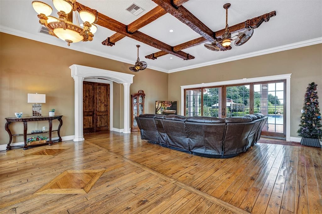 For Sale: $1,885,000 (3 beds, 2 baths, 4020 Square Feet)