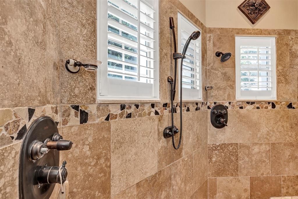 For Sale: $1,885,000 (3 beds, 2 baths, 4020 Square Feet)