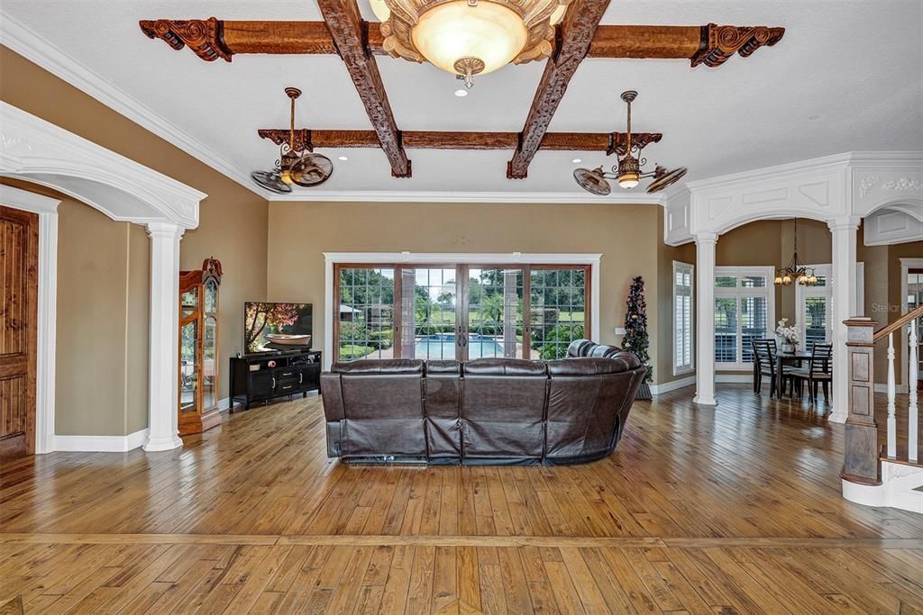 For Sale: $1,885,000 (3 beds, 2 baths, 4020 Square Feet)