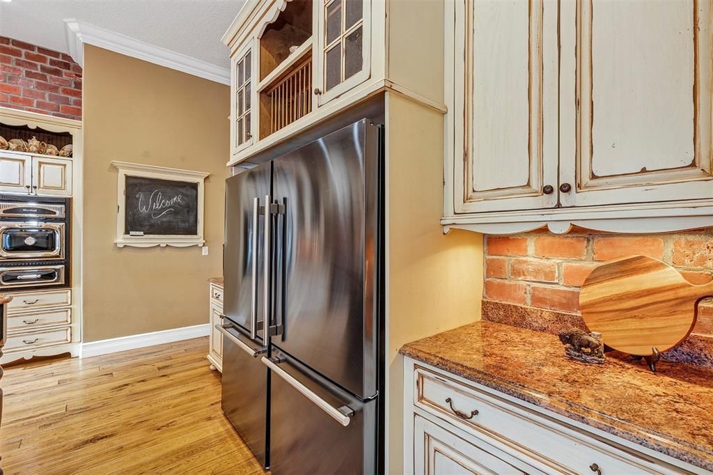 For Sale: $1,885,000 (3 beds, 2 baths, 4020 Square Feet)