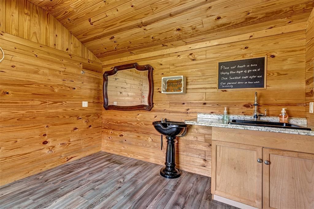 For Sale: $1,885,000 (3 beds, 2 baths, 4020 Square Feet)