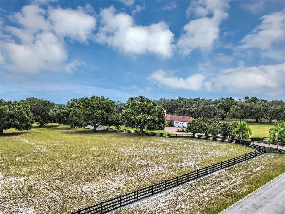 For Sale: $1,885,000 (3 beds, 2 baths, 4020 Square Feet)