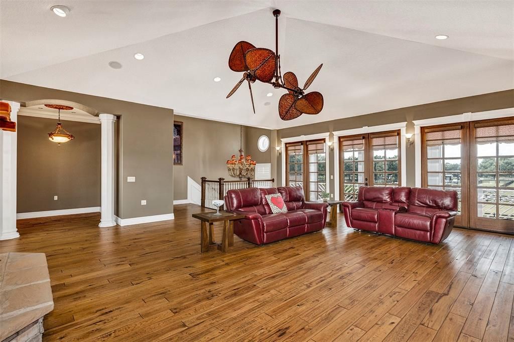 For Sale: $1,885,000 (3 beds, 2 baths, 4020 Square Feet)