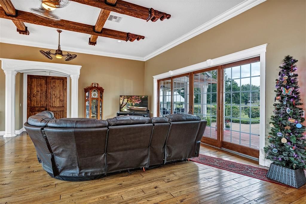 For Sale: $1,885,000 (3 beds, 2 baths, 4020 Square Feet)