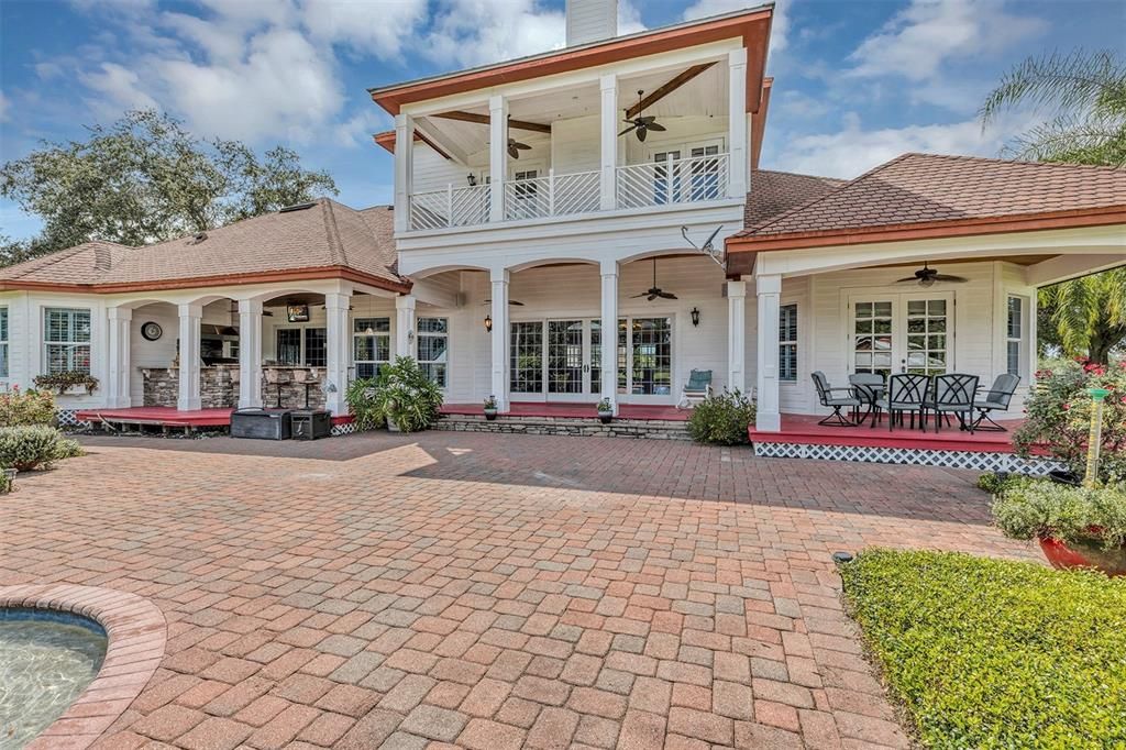 For Sale: $1,885,000 (3 beds, 2 baths, 4020 Square Feet)