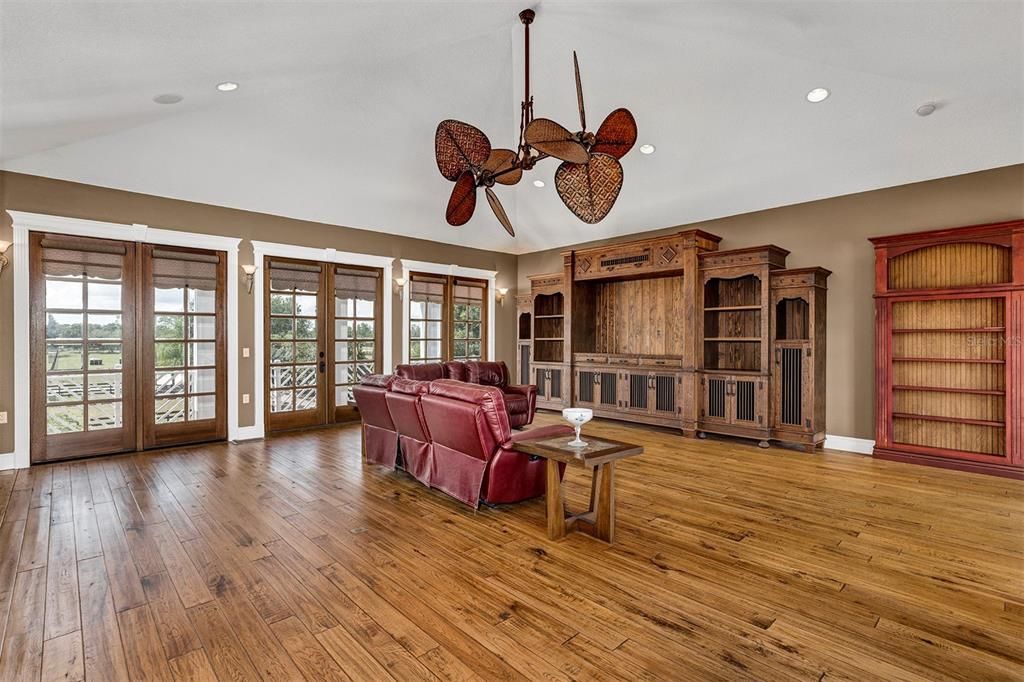 For Sale: $1,885,000 (3 beds, 2 baths, 4020 Square Feet)