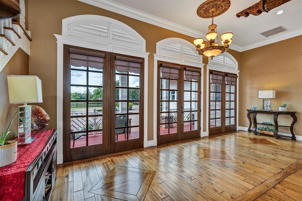 For Sale: $1,885,000 (3 beds, 2 baths, 4020 Square Feet)