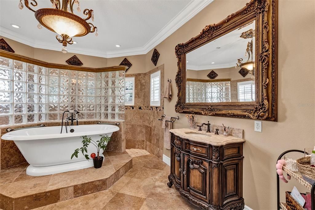 For Sale: $1,885,000 (3 beds, 2 baths, 4020 Square Feet)