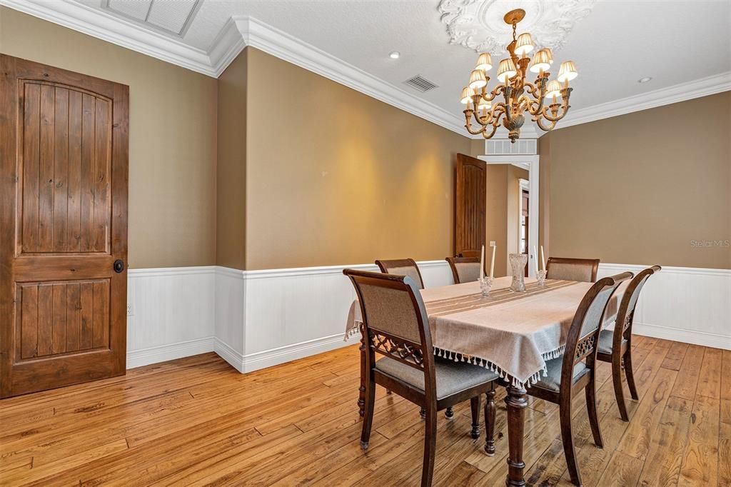 For Sale: $1,885,000 (3 beds, 2 baths, 4020 Square Feet)