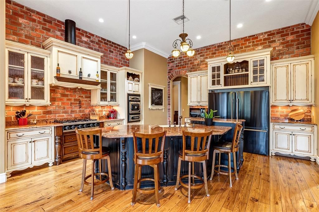 For Sale: $1,885,000 (3 beds, 2 baths, 4020 Square Feet)