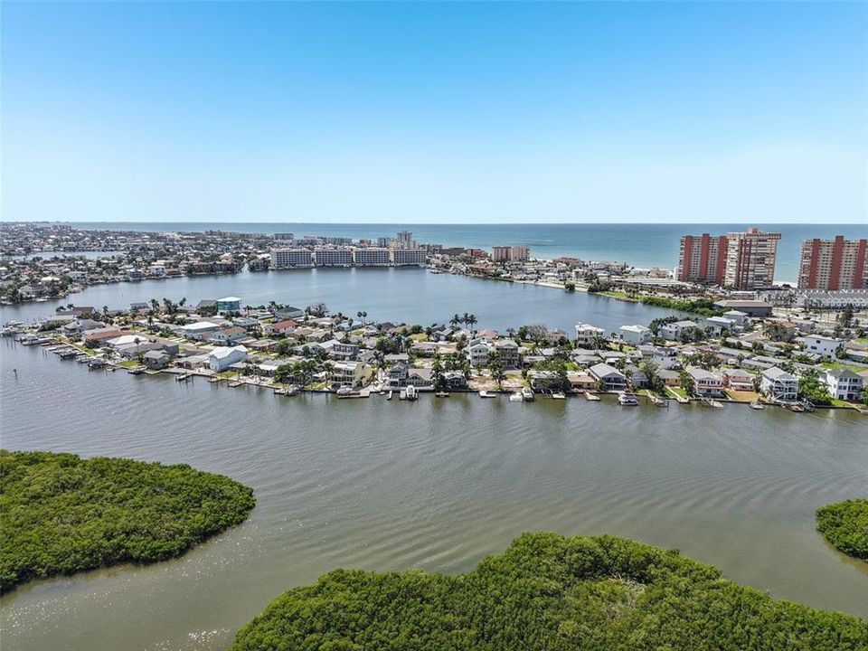 На продажу: $335,000 (0.08 acres)