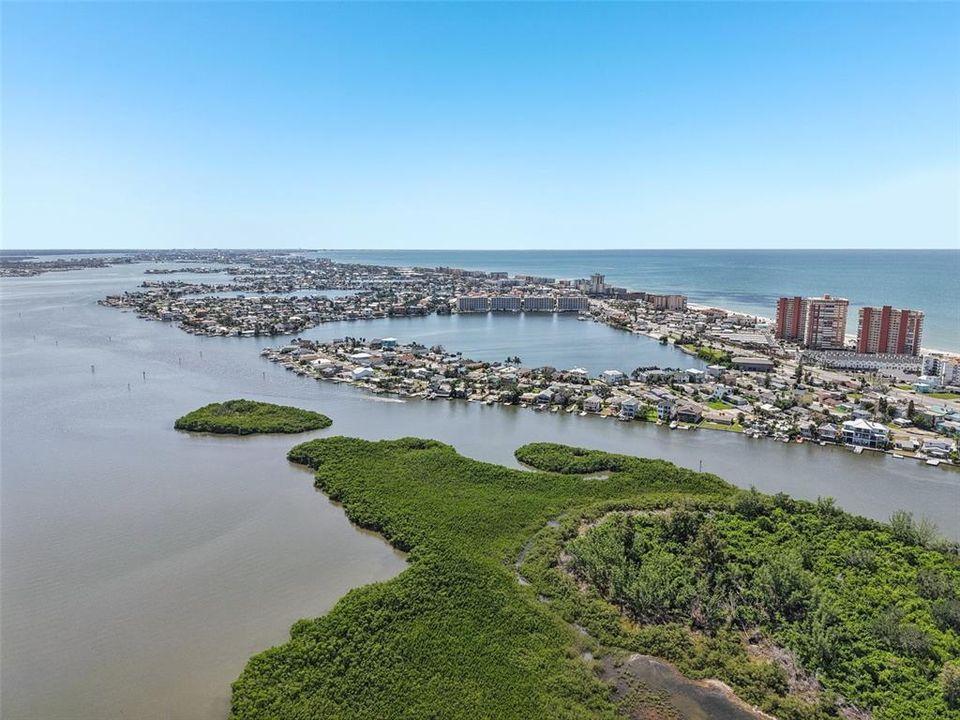 На продажу: $335,000 (0.08 acres)