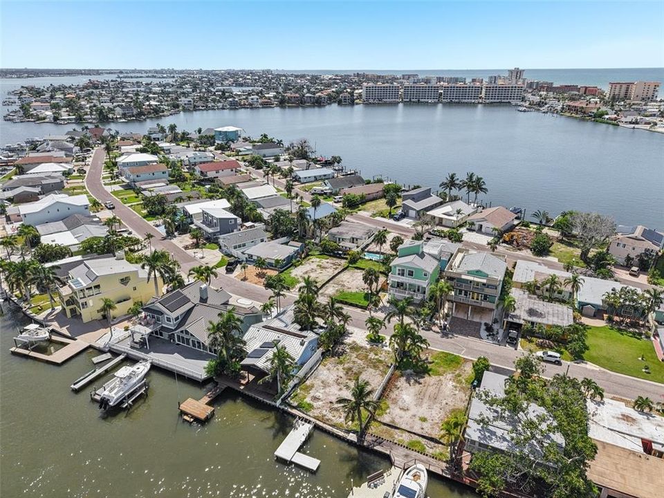 На продажу: $335,000 (0.08 acres)