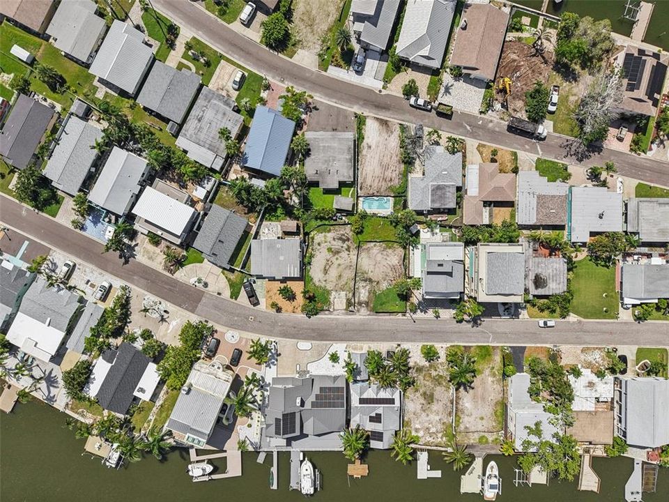 На продажу: $335,000 (0.08 acres)