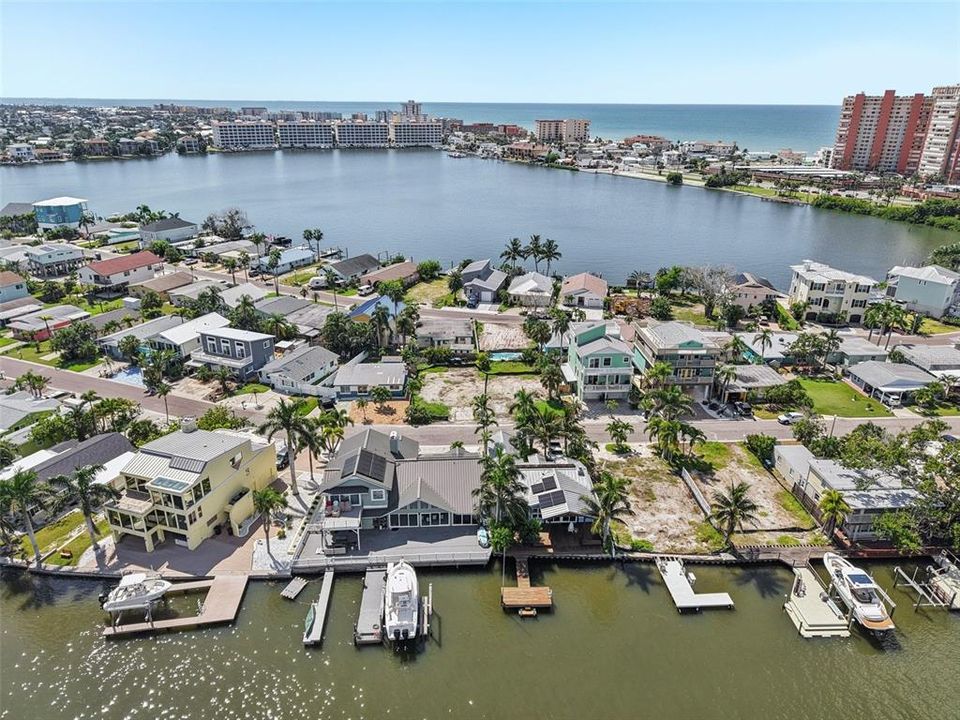 На продажу: $335,000 (0.08 acres)