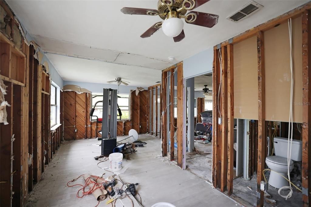 合同活跃: $205,000 (3 贝兹, 2 浴室, 1264 平方英尺)