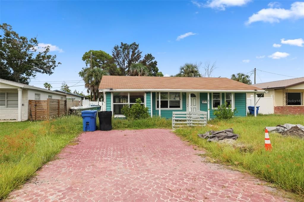 合同活跃: $205,000 (3 贝兹, 2 浴室, 1264 平方英尺)