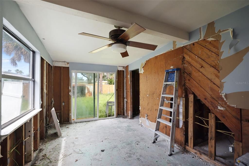 合同活跃: $205,000 (3 贝兹, 2 浴室, 1264 平方英尺)