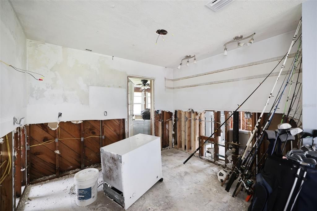 合同活跃: $205,000 (3 贝兹, 2 浴室, 1264 平方英尺)