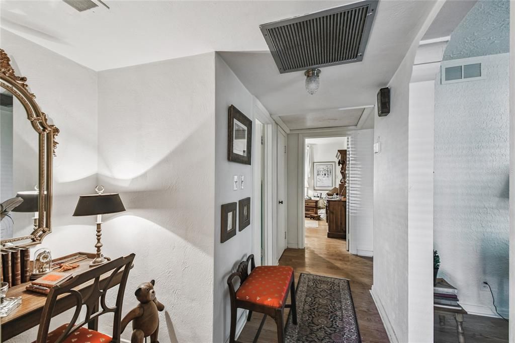 Под контрактом: $950,000 (2 спален, 1 ванн, 1511 Квадратных фут)